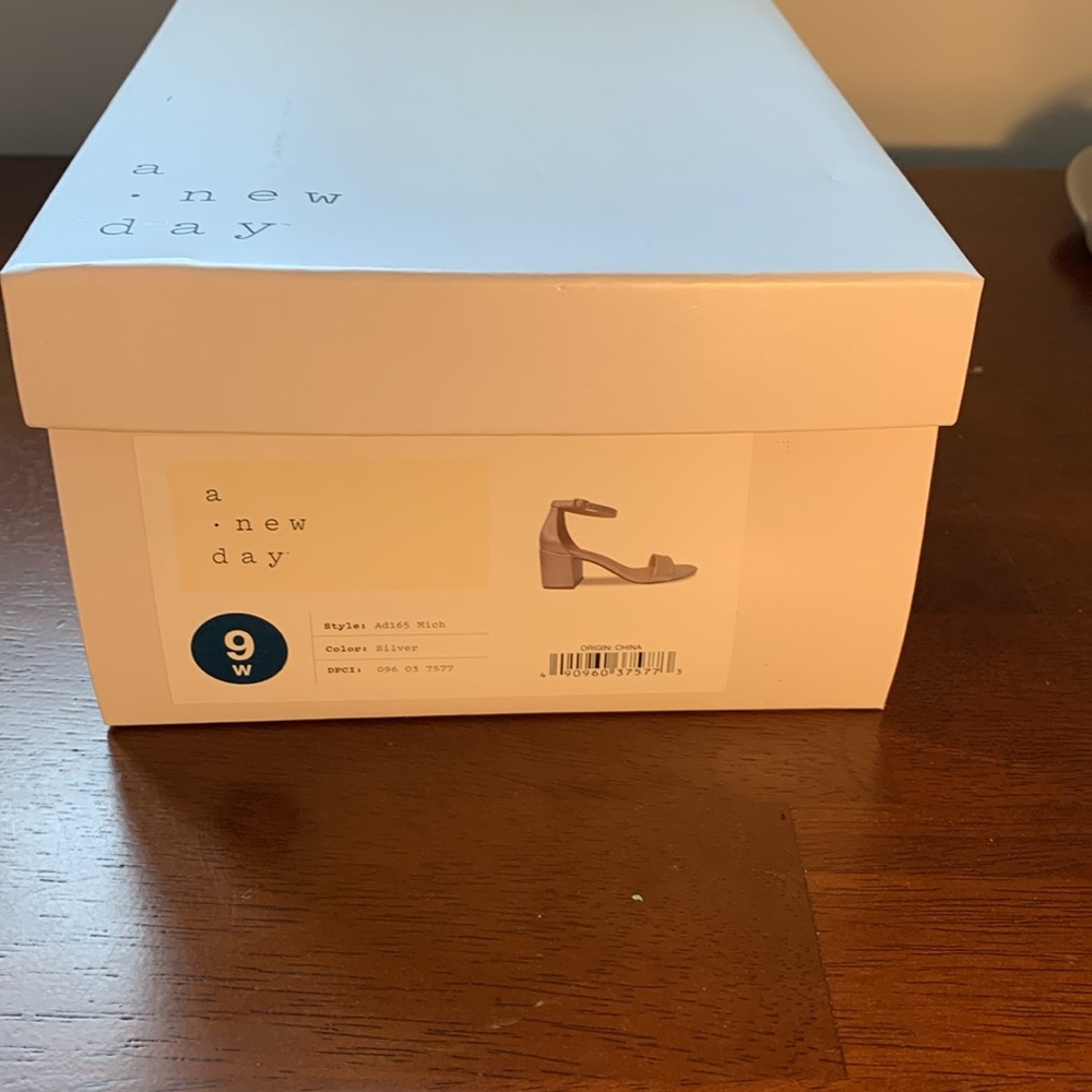 A New Day Pumps Silver Size 9 Women’s in Box - Picture 6 of 7